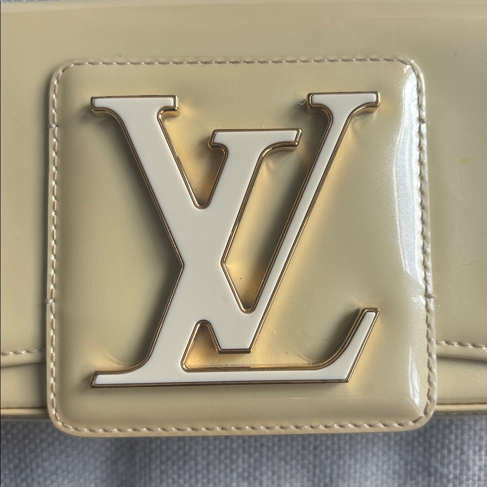 Louis Vuitton Vernis Patent Leather Pochette Sobe Blanc Clutch M93489 - Picture 3 of 16